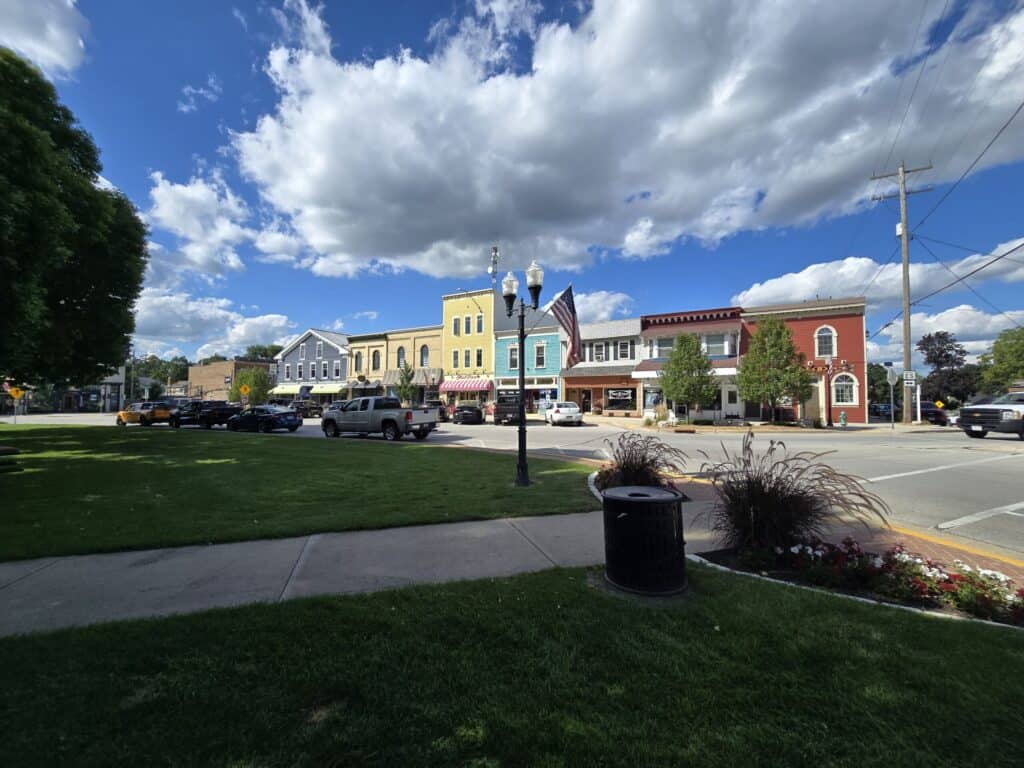Colorful buildings and a park in Lake Geneva during daytime.