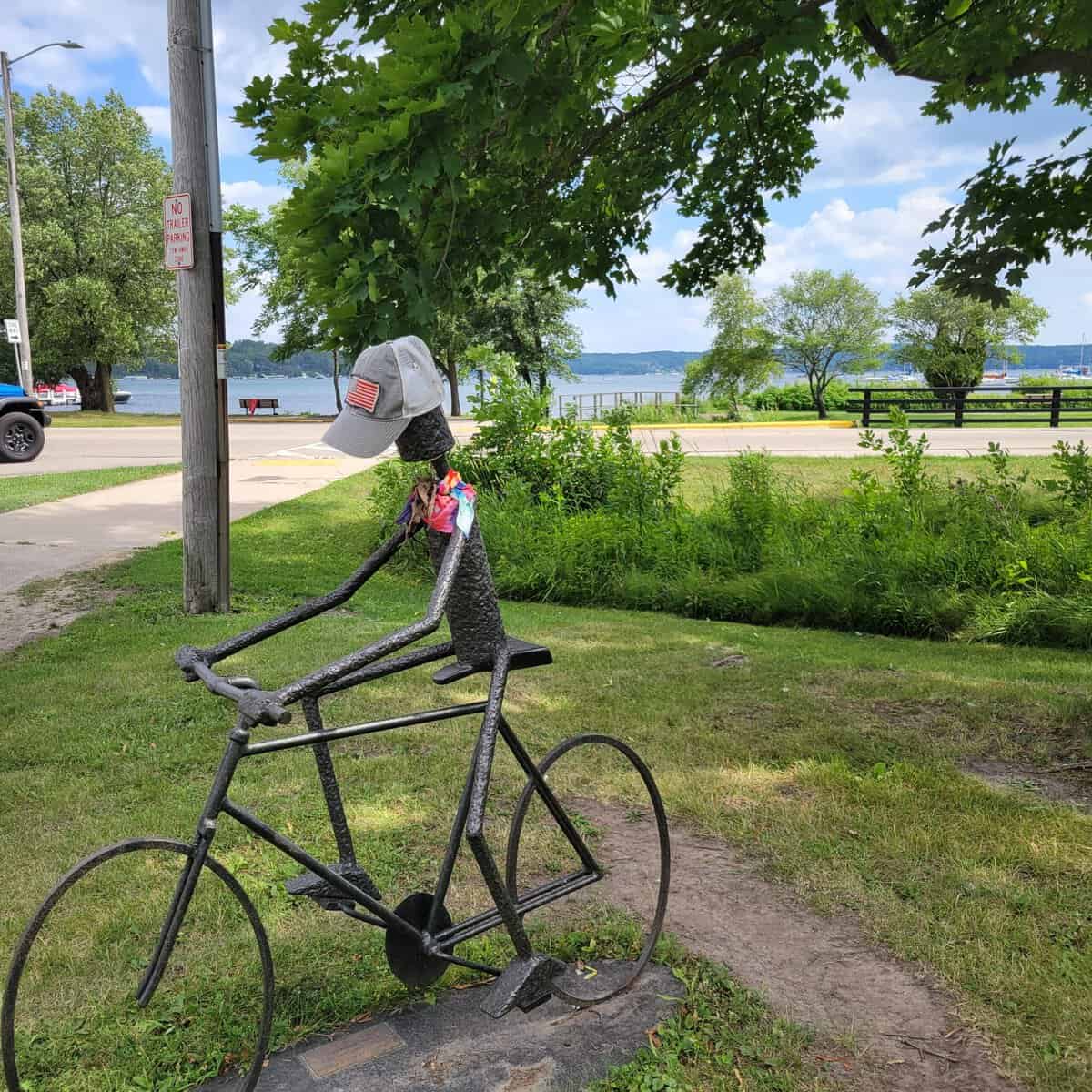 Paved bike and walking path in Williams Bay